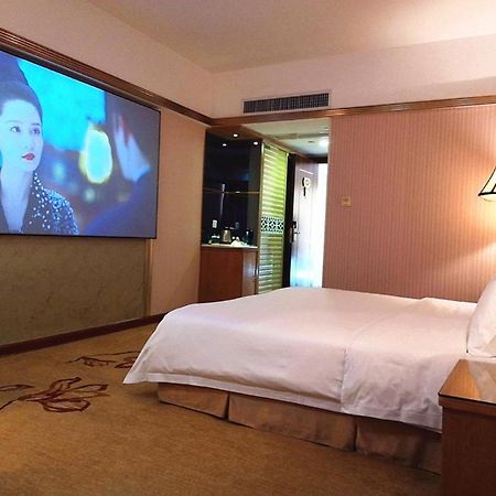Vienna Hotel Zhanjiang Coast Avenue מראה חיצוני תמונה