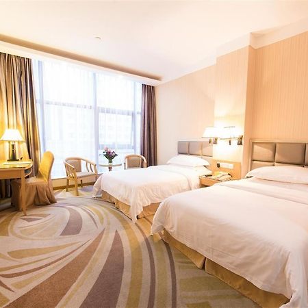 Vienna Hotel Zhanjiang Coast Avenue מראה חיצוני תמונה