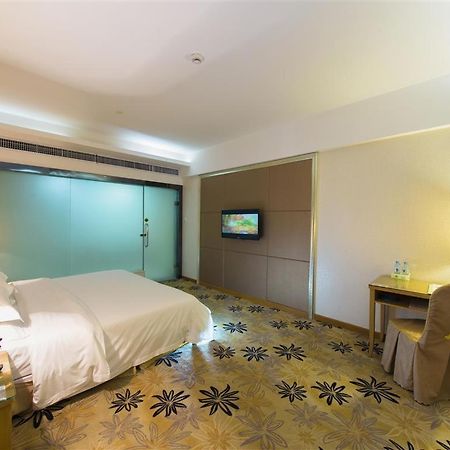 Vienna Hotel Zhanjiang Coast Avenue מראה חיצוני תמונה