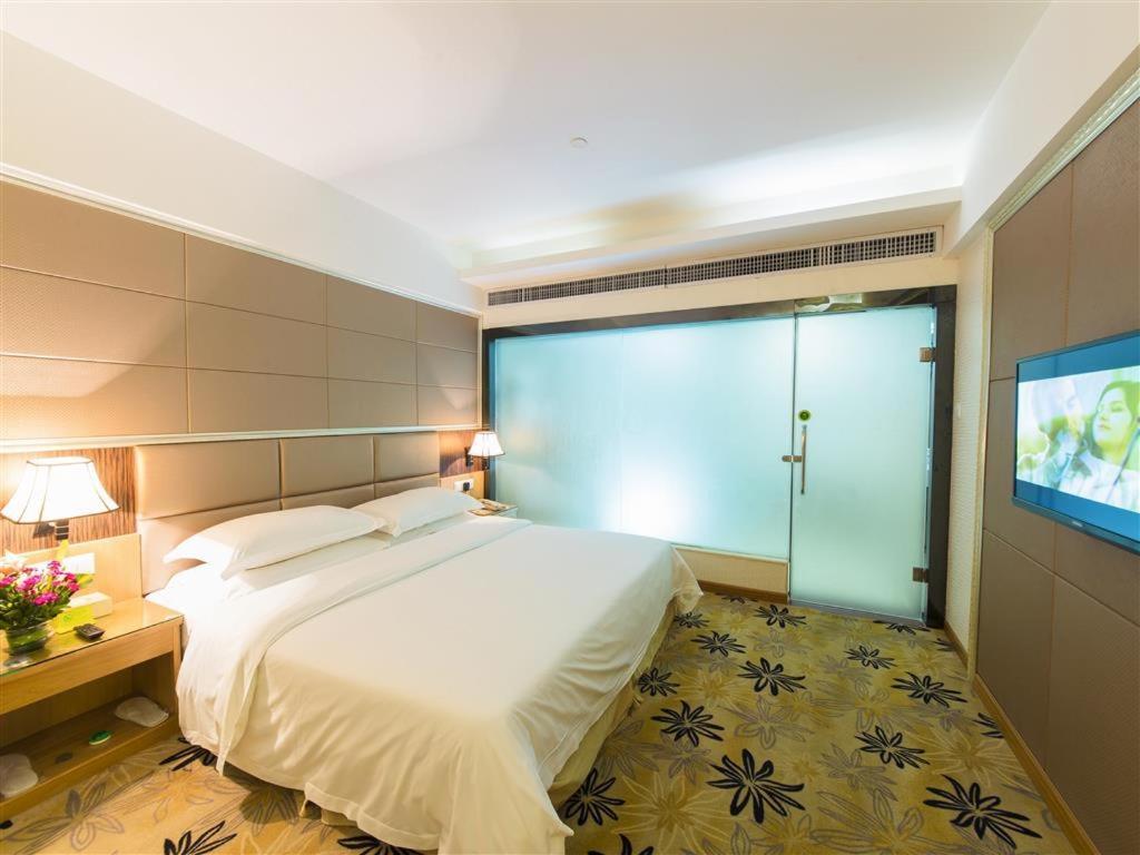Vienna Hotel Zhanjiang Coast Avenue מראה חיצוני תמונה